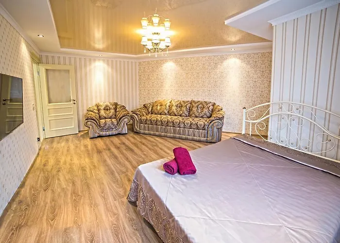 아파트 On Svobody Avenue- The Center Of *